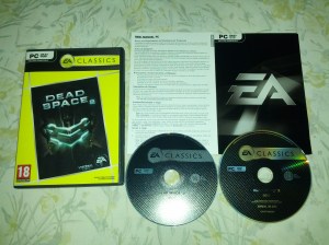 Jogo com caixa e papelada. Porque é que estas edições têm de ser tão feias?