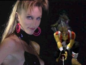 A cutscene de abertura mistura full motion video com actores reais e animações em CGI