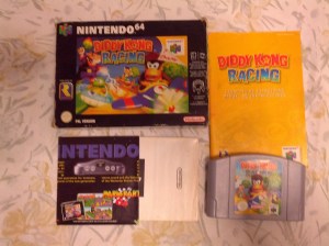 Jogo com caixa, manual e papelada.