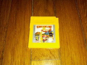 Apenas cartucho e infelizmente com a label um pouco rasgada